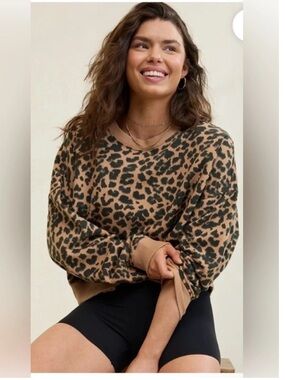 Aerie Take It Easy Crew Sweatshirt Beach Dune Leopard Print. Size Medium